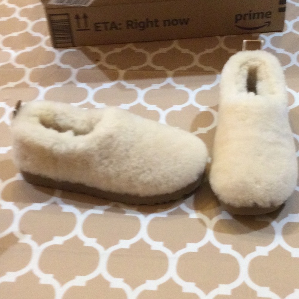 UGG Cream Shearling Slip-On Clog Mules - Picture 4 of 6